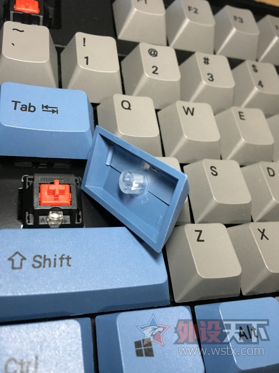 CapsLock 键开裂的键帽槽