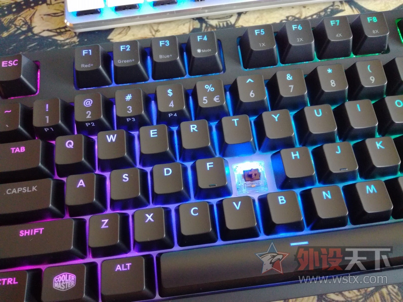 简单分析酷冷至尊MK PRO键盘的RGB效果为何过渡柔和