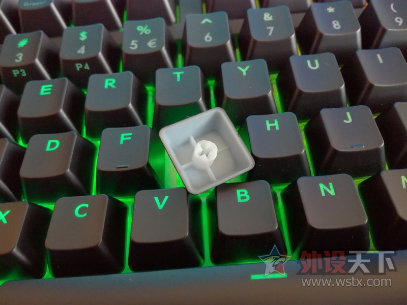 简单分析酷冷至尊MK PRO键盘的RGB效果为何过渡柔和