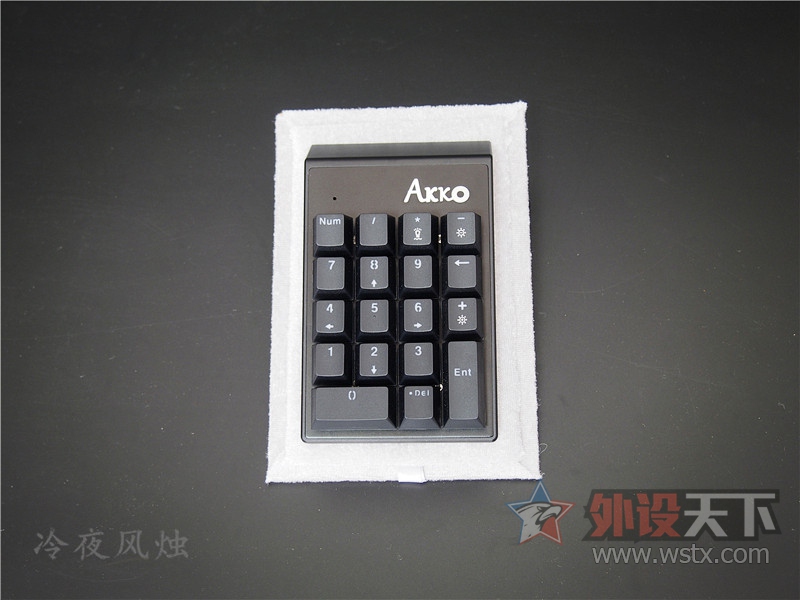 爱便捷，更爱逼格，AKKO艾酷AKM-Tiny金属数字键盘体验分享。