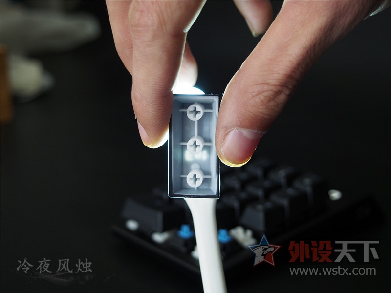 爱便捷，更爱逼格，AKKO艾酷AKM-Tiny金属数字键盘体验分享。