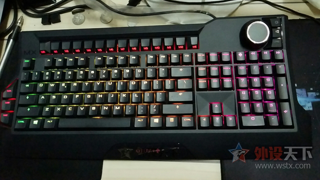 新入手CHERRY樱桃MX-BOARD9.0全彩RGB背光游戏黑轴机械键盘
