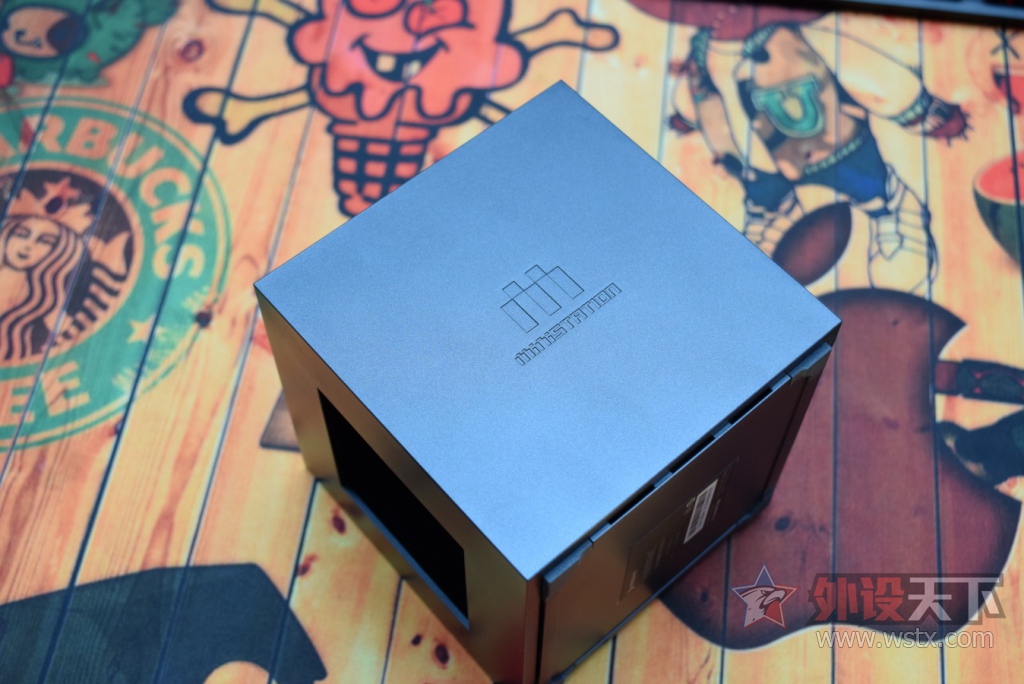 长不大的男孩，首入家用智能游戏机 钛度 miniStation 开箱展示