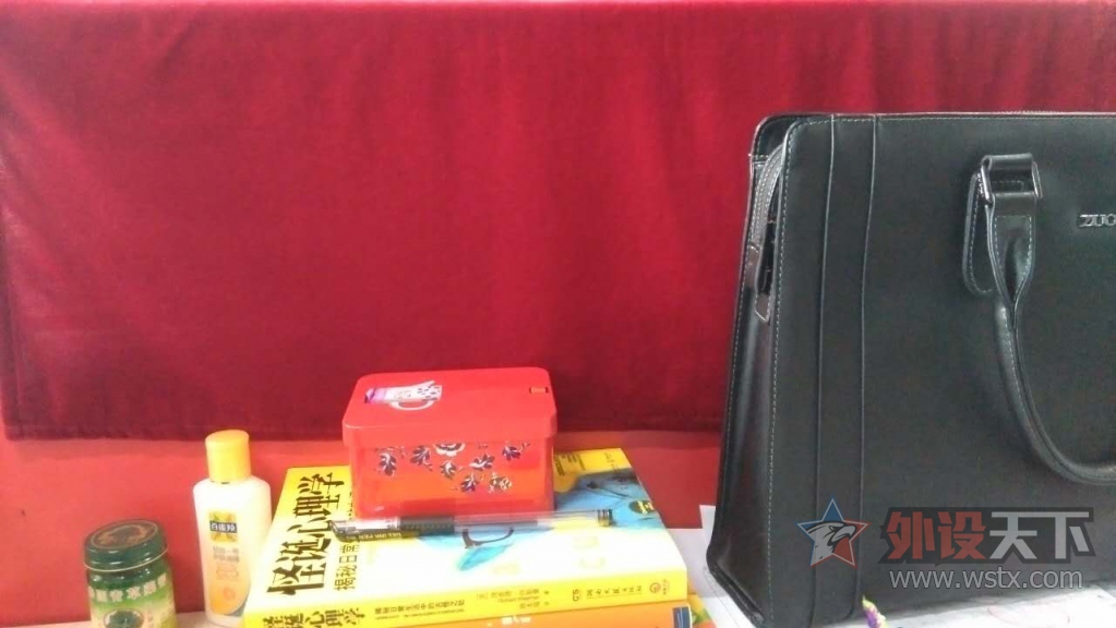 【中国红】办公室的一抹红