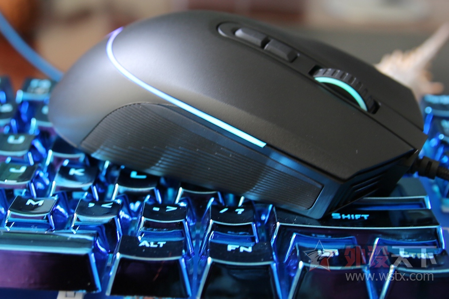 丁字裤也要RGB——雷神猎兵M301游戏鼠标评测