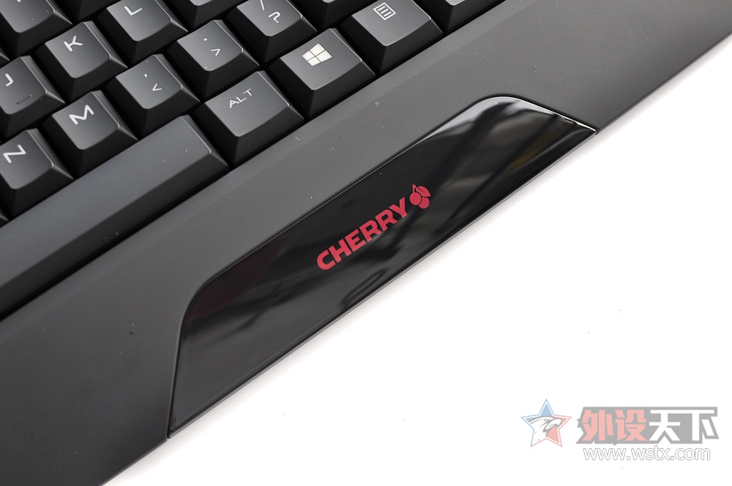 它的改变只是在拥抱新生代玩家，CHERRY MX BOARD9.0机械键盘评测