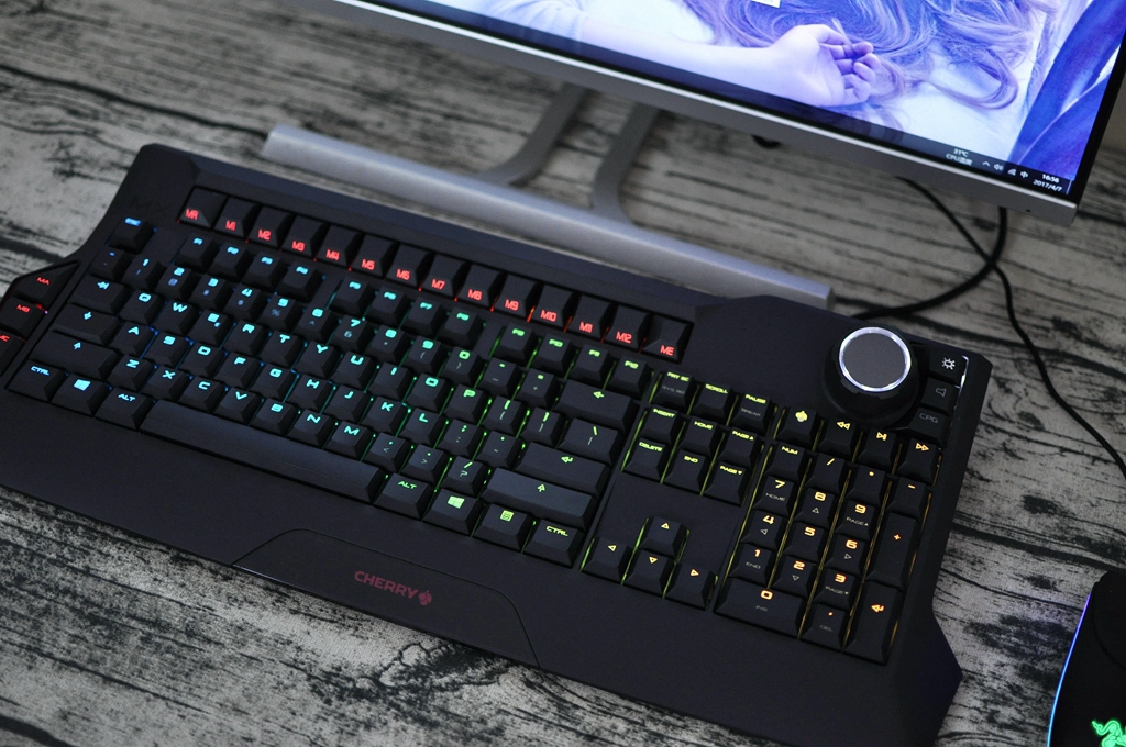 它的改变只是在拥抱新生代玩家，CHERRY MX BOARD9.0机械键盘评测