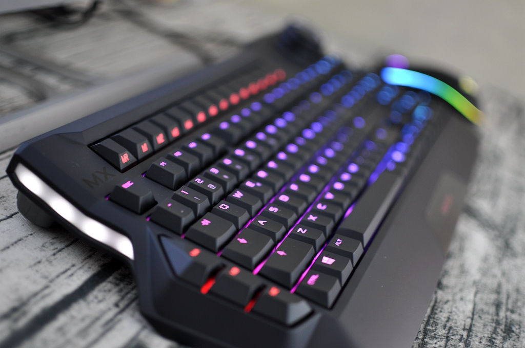 它的改变只是在拥抱新生代玩家，CHERRY MX BOARD9.0机械键盘评测