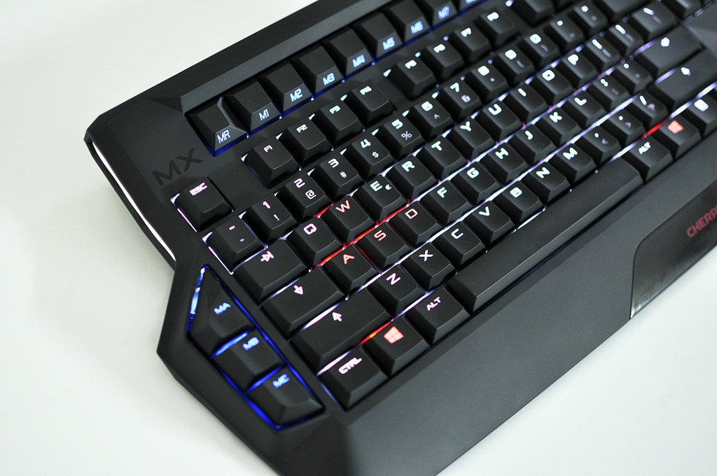 它的改变只是在拥抱新生代玩家，CHERRY MX BOARD9.0机械键盘评测