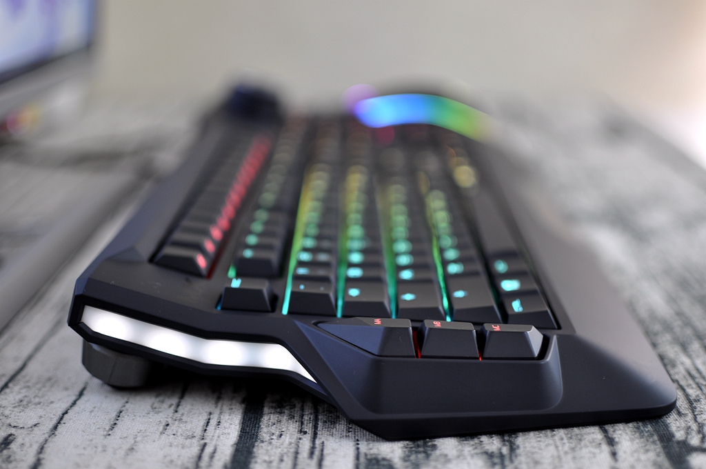 它的改变只是在拥抱新生代玩家，CHERRY MX BOARD9.0机械键盘评测