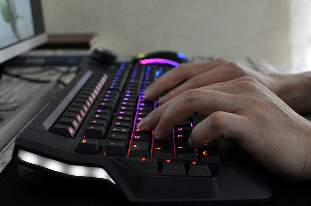 它的改变只是在拥抱新生代玩家，CHERRY MX BOARD9.0机械键盘评测
