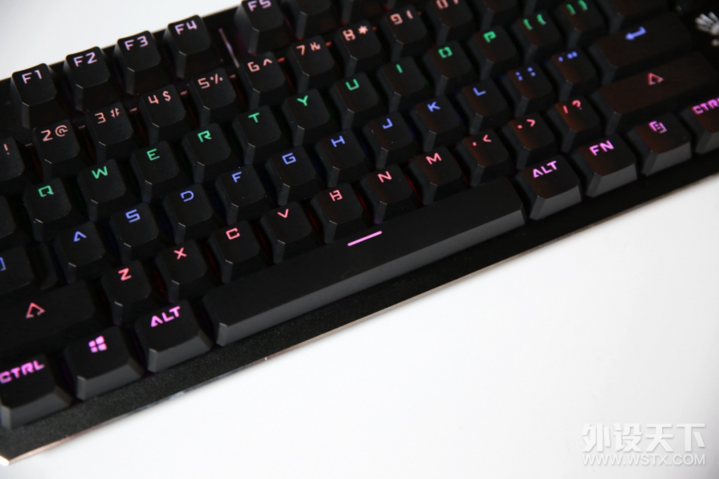 光轴三代复仇者 血手幽灵B975光轴机械键盘简评