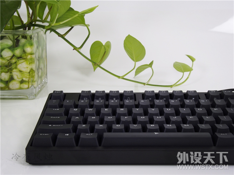 【风烛】做一名有“钛度”的召唤师——钛度召唤师电竞机械键盘简评