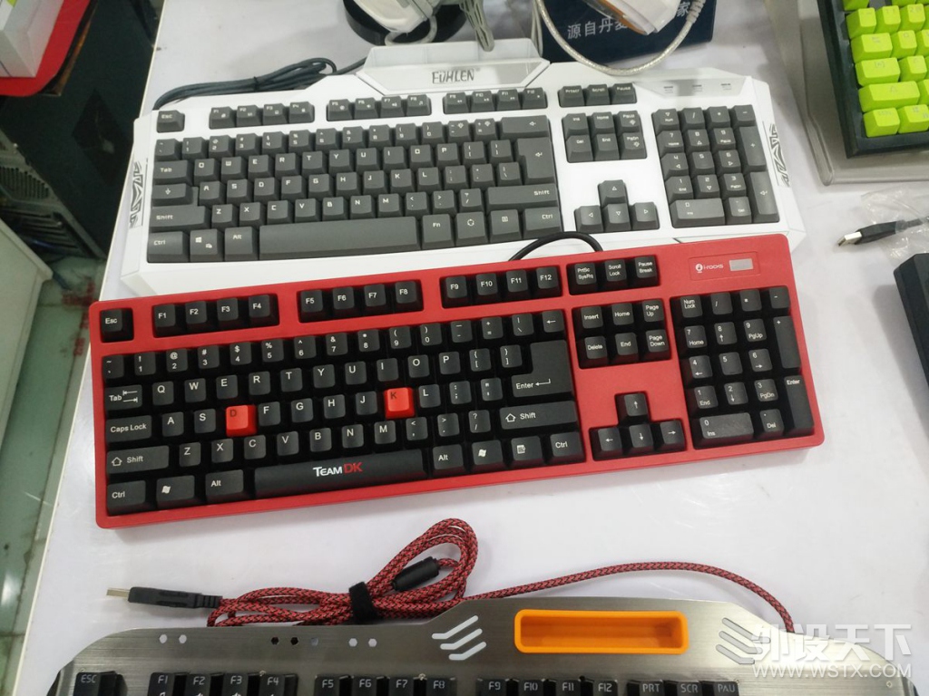 哈哈，今天去赛格过了把手瘾，顺道顺了把1.0