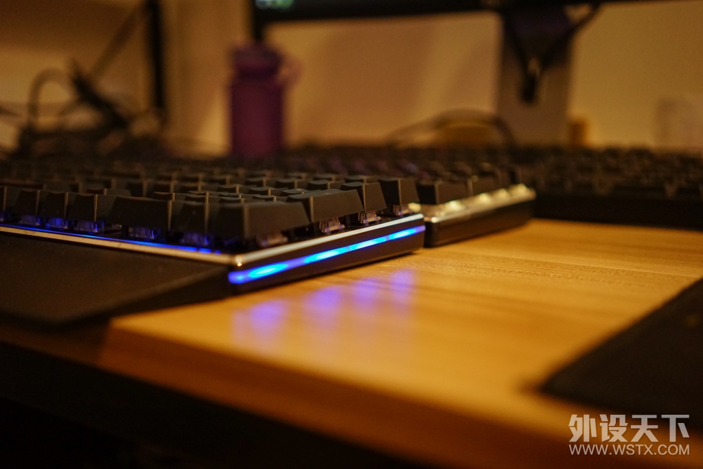雷柏V700 RGB合金版幻彩背光机械键盘评测——暗夜里的一抹辉光