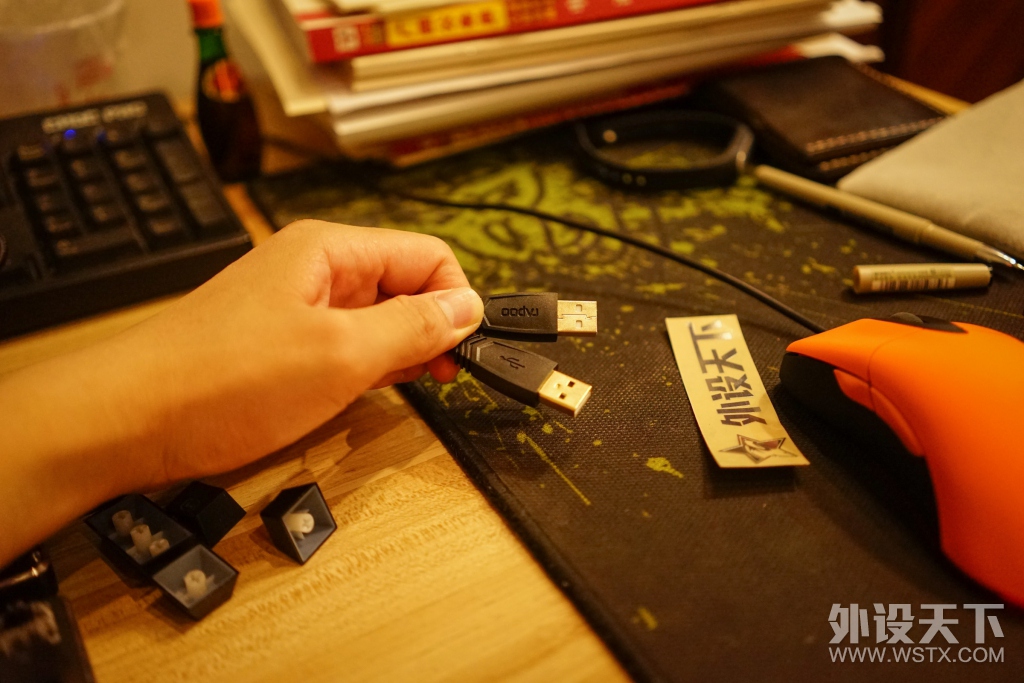 雷柏V700 RGB合金版幻彩背光机械键盘评测——暗夜里的一抹辉光