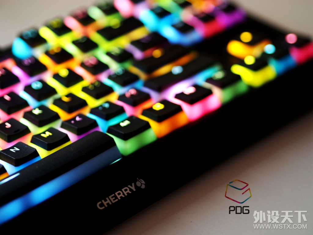 cherry MX1.0 果冻双层透光键帽rgb小mod，评测稍后。