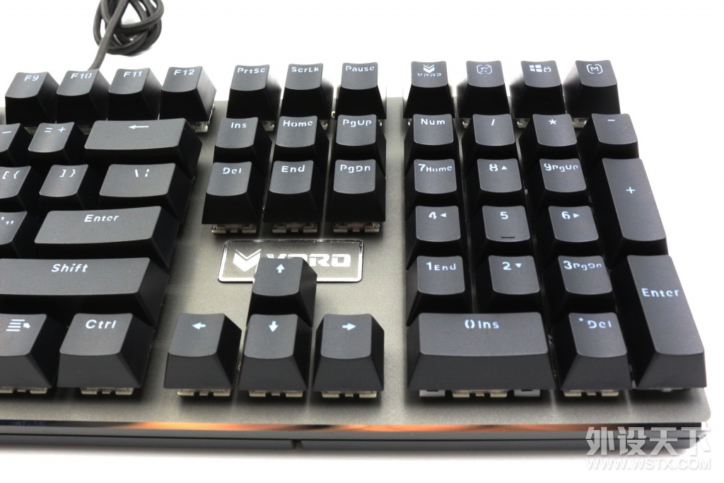 刚到手的，雷柏V700RGB合金版