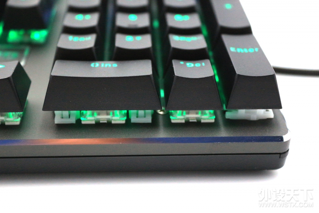 刚到手的，雷柏V700RGB合金版