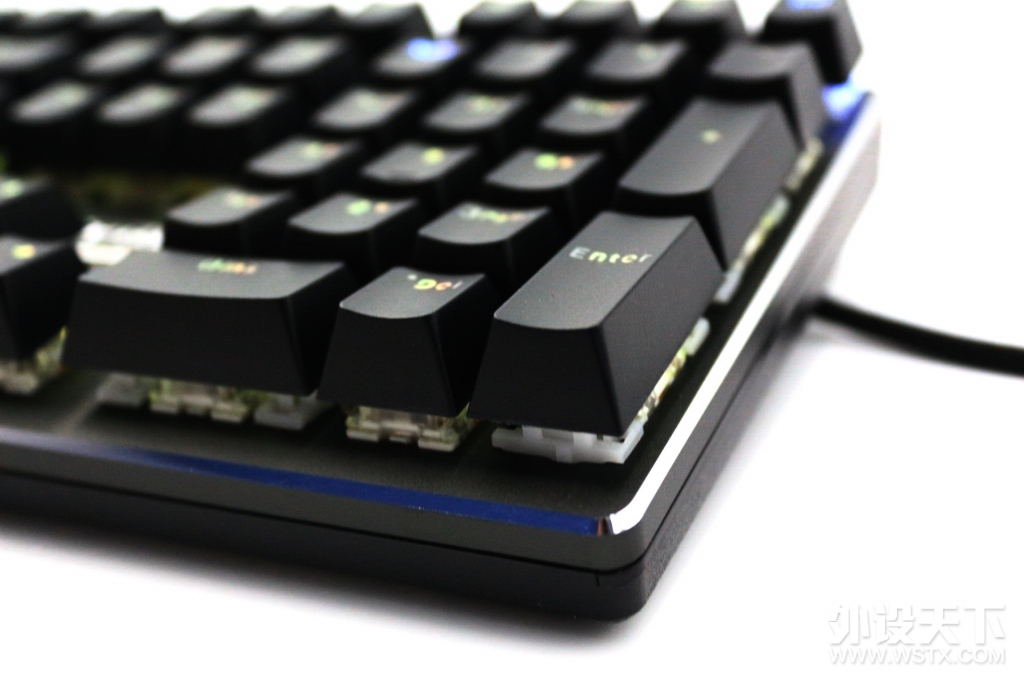 刚到手的，雷柏V700RGB合金版
