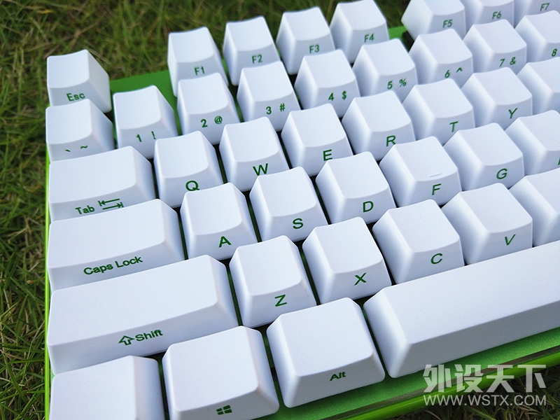 千里缘牵白和绿，当然是选择原谅他——GANSS GK87草木绿机械键盘小记