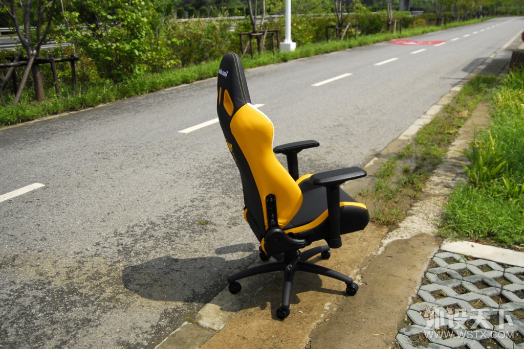 电竞的感觉——anda seaT 安德斯特赤金王座电竞椅