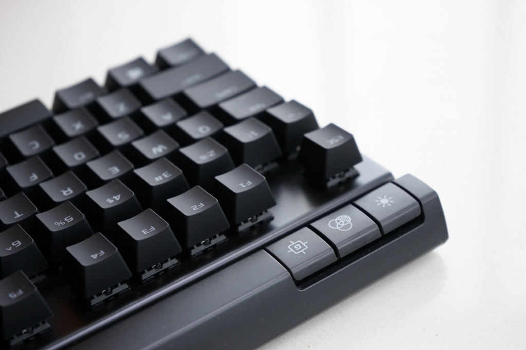 抄袭海盗船？金士顿 HyperX Alloy Elite 键盘开箱体验