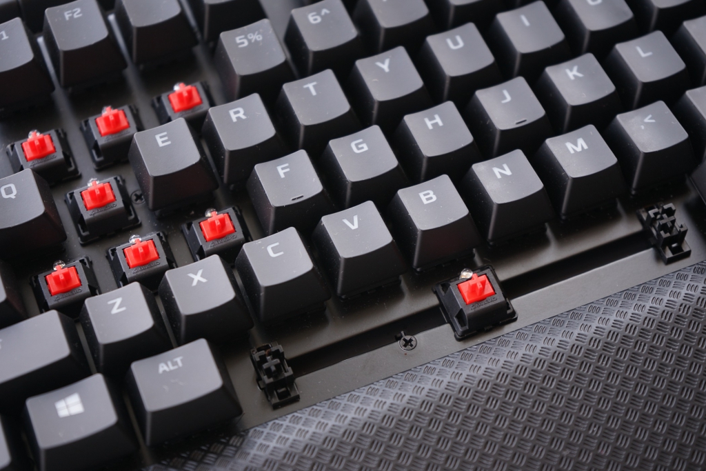 抄袭海盗船？金士顿 HyperX Alloy Elite 键盘开箱体验