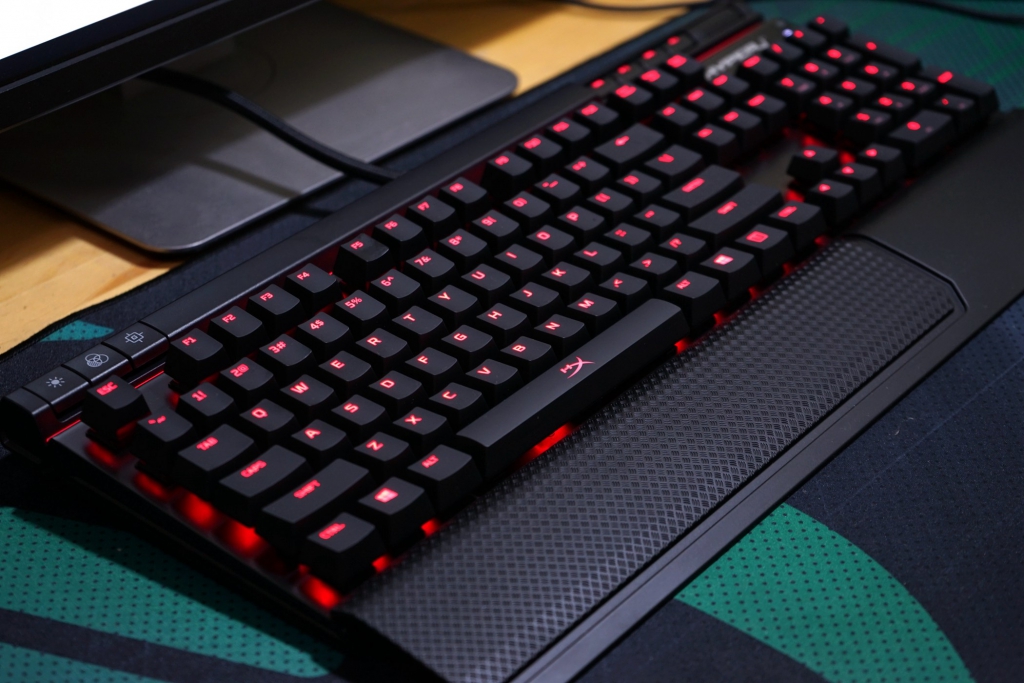 抄袭海盗船？金士顿 HyperX Alloy Elite 键盘开箱体验