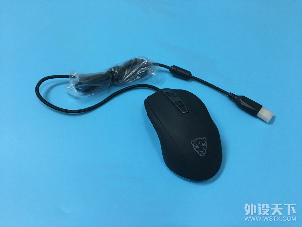 [众测]居然有隐藏的灯光效果？一篇关于摩豹V60的科技说明文