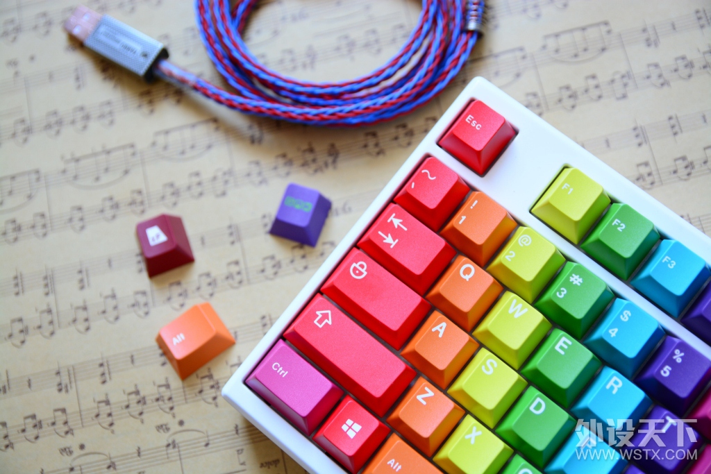 五彩缤纷OR杀马特！你说的算——GMK Rainbow彩虹套键帽图赏