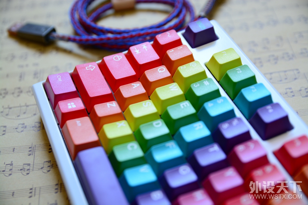 五彩缤纷OR杀马特！你说的算——GMK Rainbow彩虹套键帽图赏