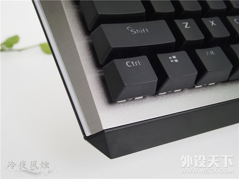 【风烛】将质感赋予战斗之中——达尔优EK822机械键盘简评