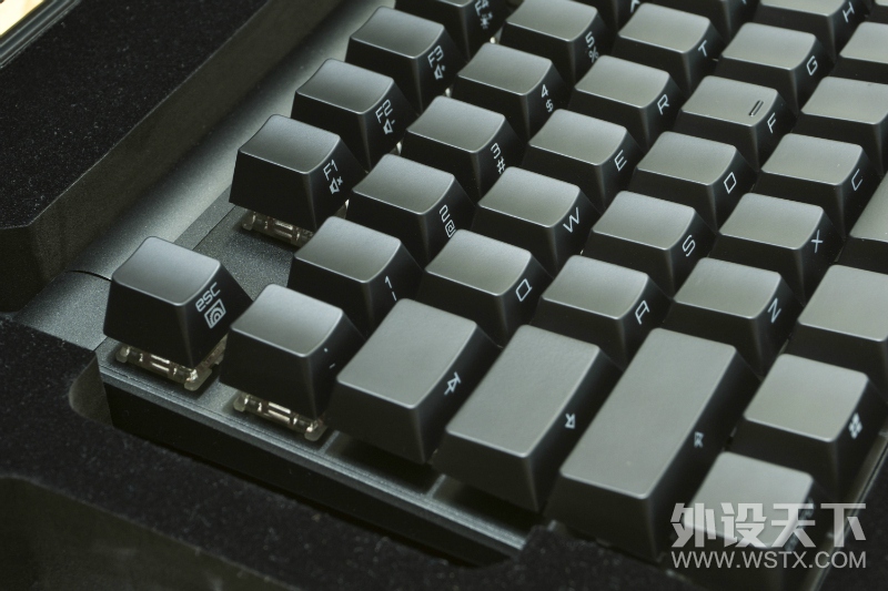 终于摸到了实物：Cherry MX 8.0 RGB 黑色款 简评