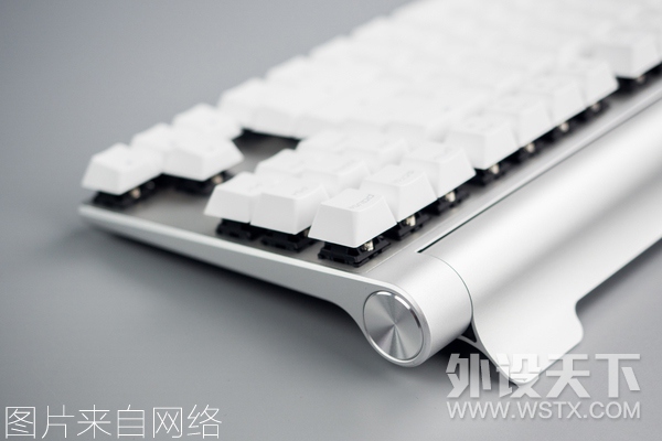终于摸到了实物：Cherry MX 8.0 RGB 黑色款 简评