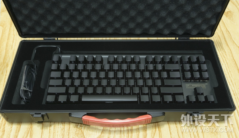 终于摸到了实物：Cherry MX 8.0 RGB 黑色款 简评