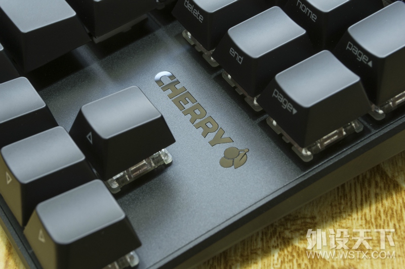 终于摸到了实物：Cherry MX 8.0 RGB 黑色款 简评