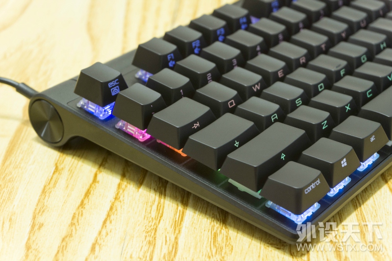 终于摸到了实物：Cherry MX 8.0 RGB 黑色款 简评