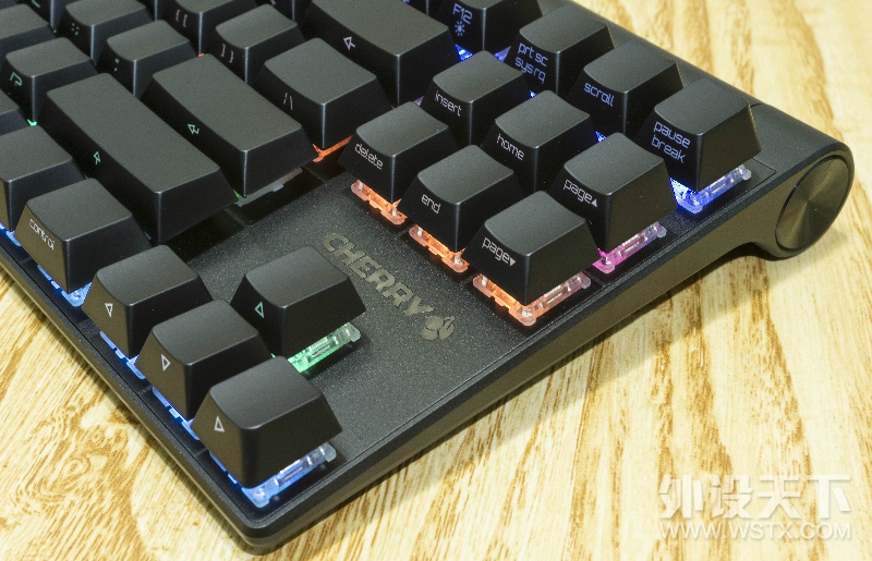 终于摸到了实物：Cherry MX 8.0 RGB 黑色款 简评