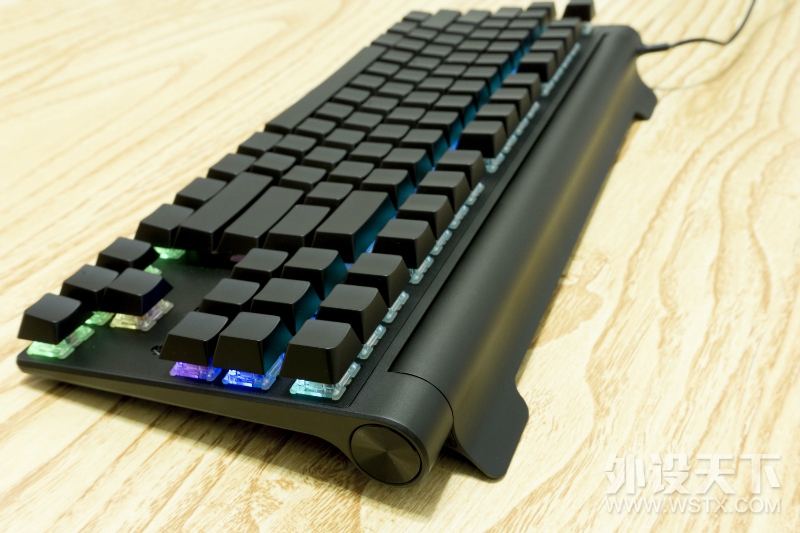 终于摸到了实物：Cherry MX 8.0 RGB 黑色款 简评