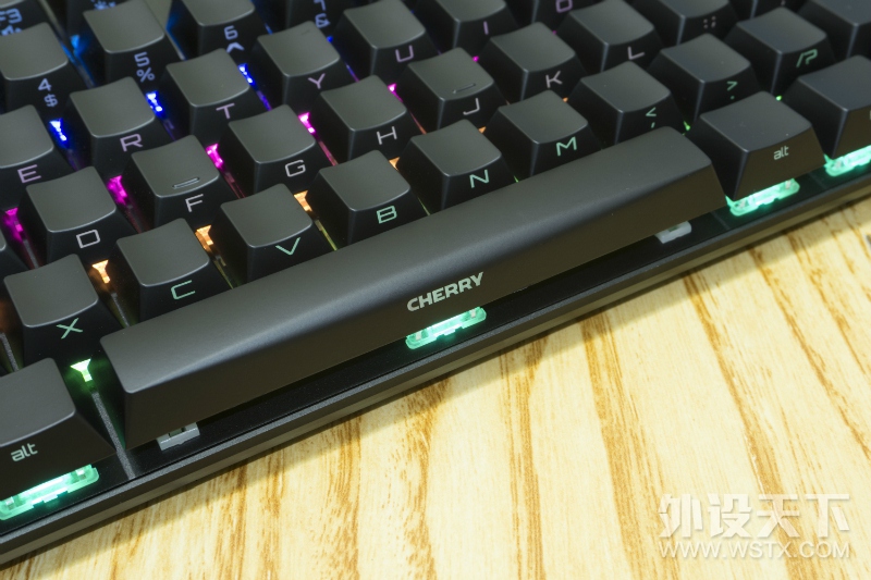 终于摸到了实物：Cherry MX 8.0 RGB 黑色款 简评