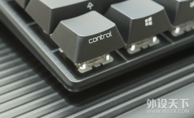 终于摸到了实物：Cherry MX 8.0 RGB 黑色款 简评