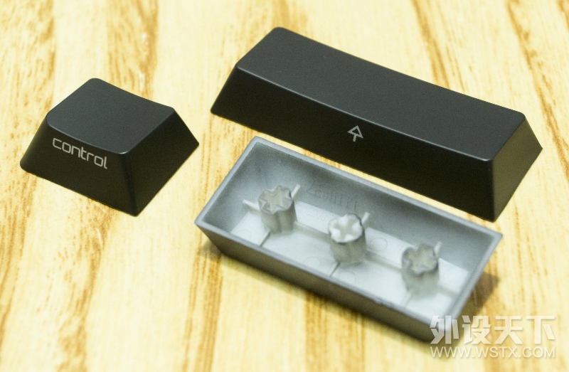 终于摸到了实物：Cherry MX 8.0 RGB 黑色款 简评