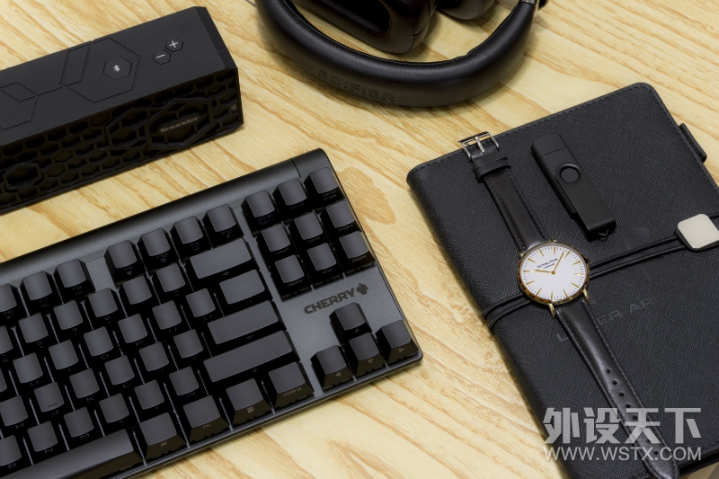 终于摸到了实物：Cherry MX 8.0 RGB 黑色款 简评