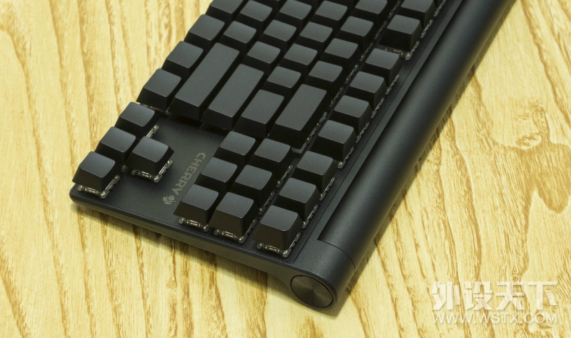 终于摸到了实物：Cherry MX 8.0 RGB 黑色款 简评
