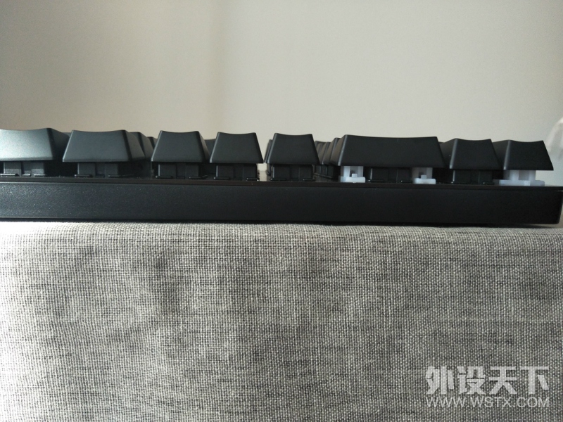 【众测】流光幻彩 —— 雷柏V806背光游戏键盘