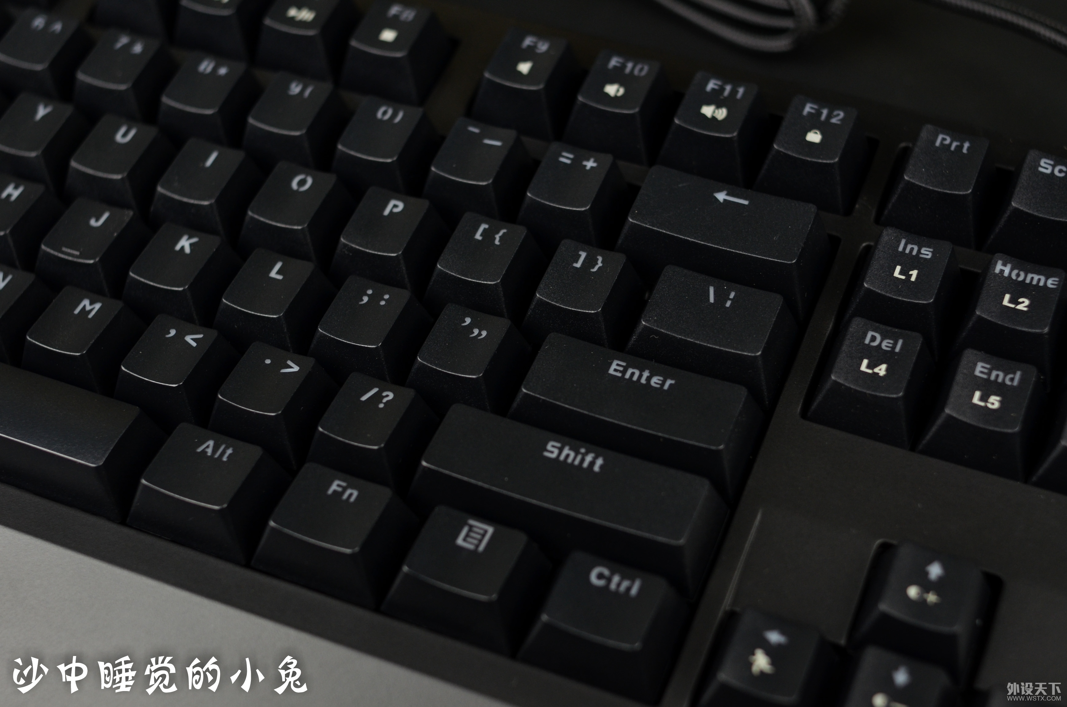 雷霆世纪 莫石C104R CHERRY红轴背光机械键盘 开箱简评