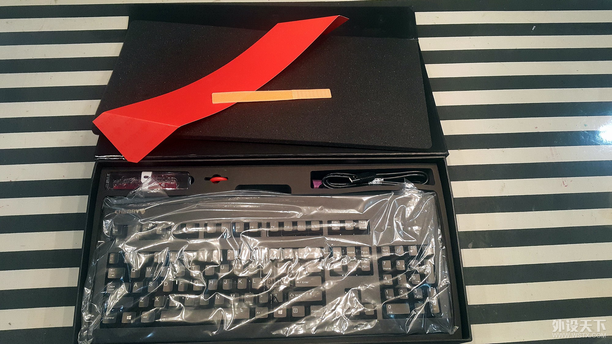 【武汉】cherry G80-3000 黑色 白轴，九五新包邮
