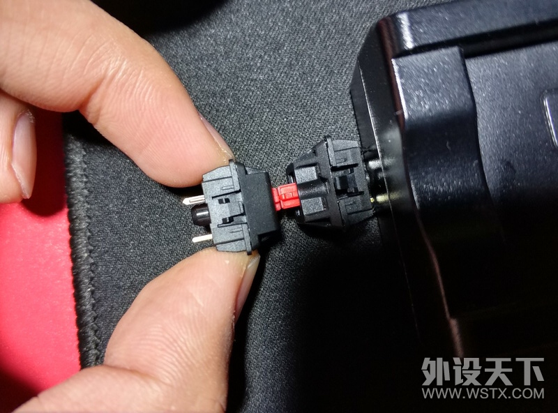 从白杨家买的五脚红轴 偏硬 不是红轴的手感 觉得是假货 大神帮忙看看