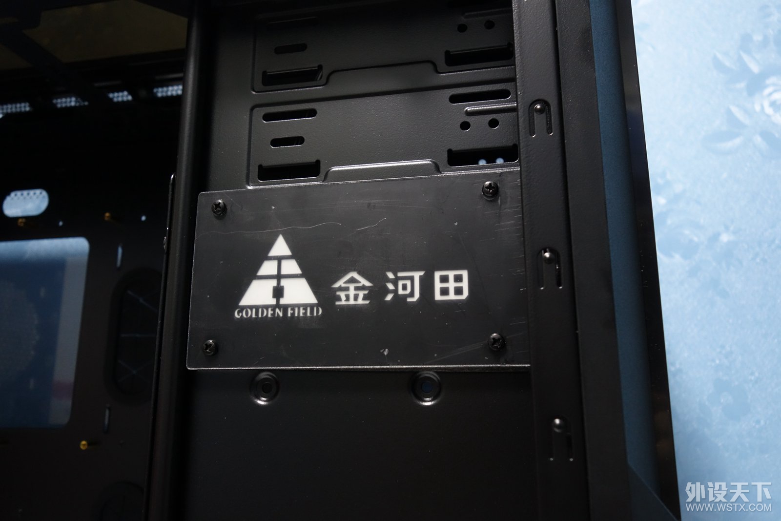 双侧透巨无霸，金河田峥嵘Z10机箱试玩